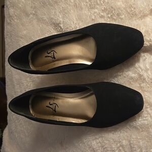Life Stride Black Pumps